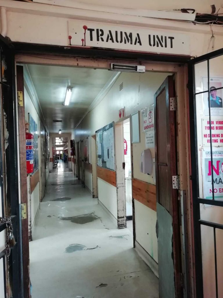 Eingang zur Ward 1 am Chris Hani Baragwanath Academic Hospital in Johannesburg – Südafrika
