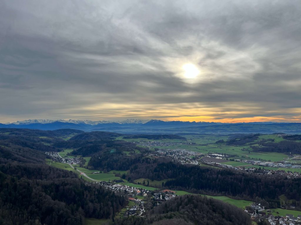 Atemberaubender Blick vom Uetliberg auf Zürich 