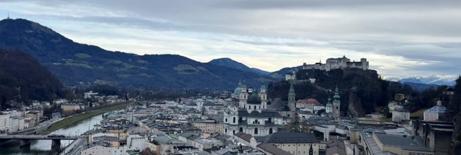 Traumhafter Blick vom Mönchsberg auf Salzburg
