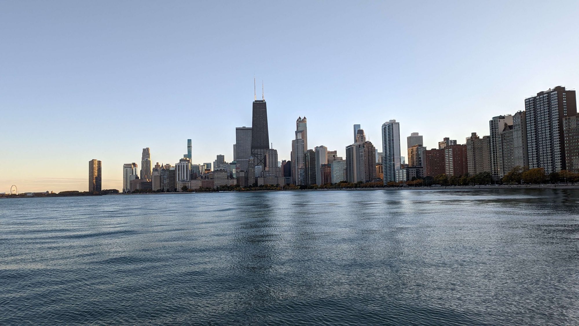 Grandioser Blick auf die Skyline von Chicago am Lake Michigan - einem der fünf großen Seen