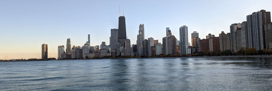 Grandioser Blick auf die Skyline von Chicago am Lake Michigan - einem der fünf großen Seen