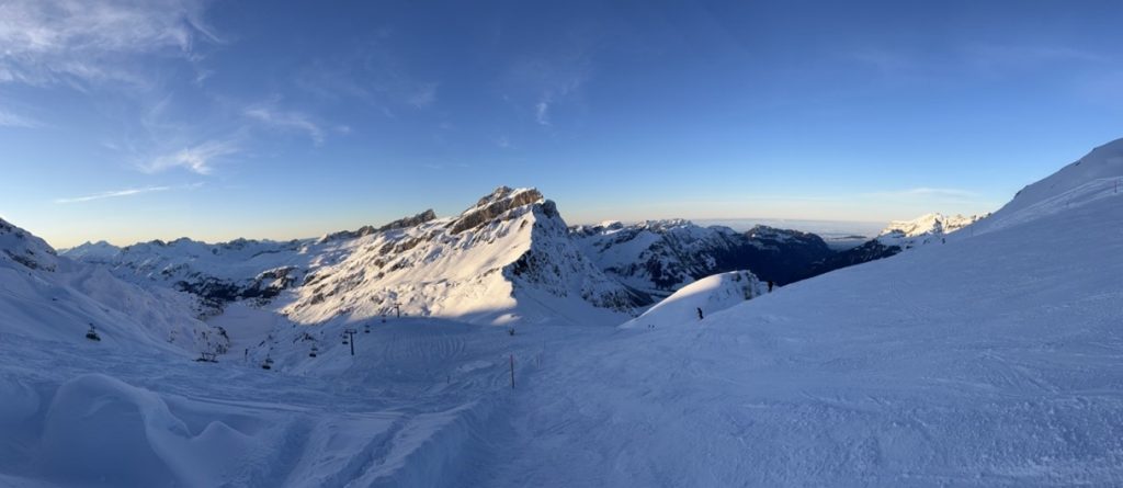 Freizeit und Entspannen beim Skifahren in Engelberg Titlis