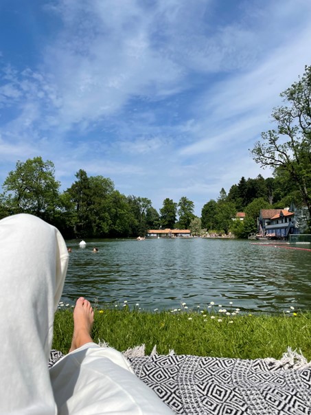 Wunderbarer Platz zum Entspannen - das herrliche Strandbad der drei Weieren bei St. Gallen