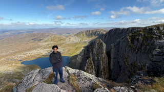 Traumhafter Blick in den Cairngorms, einer Berggruppe im Nordosten Schottlands, vom Gipfel des Loch Nagar