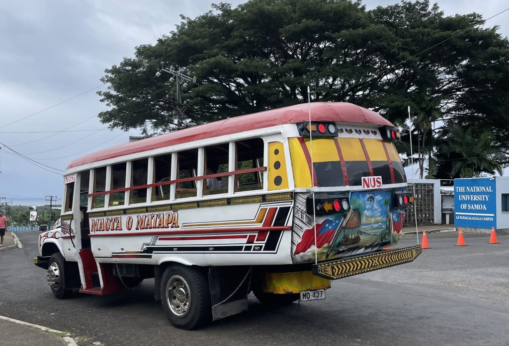 Typischer Bus auf Samoa