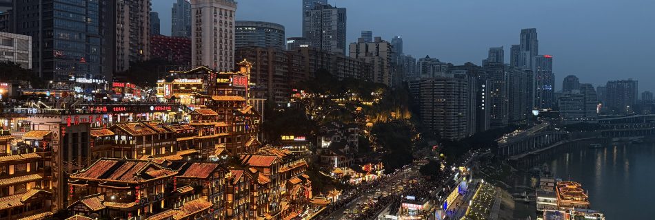 Chongqing Hongya Cave am frühen Abend